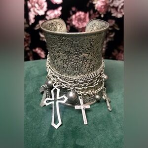 Punk Textured Silver Tone Metal Charms And Chains Cuff